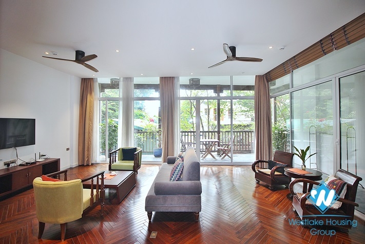 A marvellous 4 bedroom apartment for rent on Dang Thai Mai street, Tay Ho District